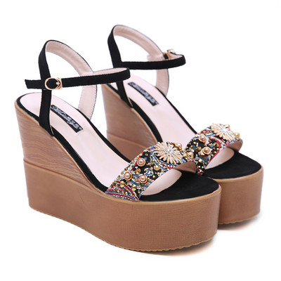 Naiste vabaaja sandaalid kividega ja 11,5 cm kõrge platvormiga