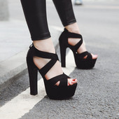 Naiste kõrged eco seemisnahast rihmadega sandaalid