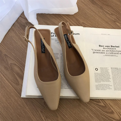 Casual χαμηλά πέδιλα με μυτερό μοντέλο