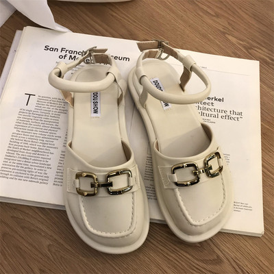 Naiste metallist kaunistusega nahast sandaalid