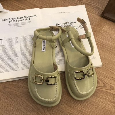 Naiste metallist kaunistusega nahast sandaalid