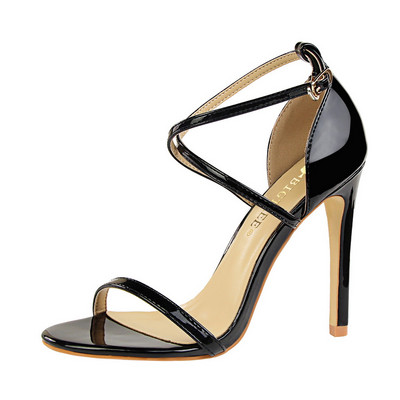 Elegantsed peenikeste rihmadega ja läikiva efektiga sandaalid