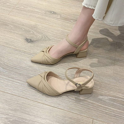 Naiste kandilise kontsa ja rihmaga nahast sandaalid - terava otsaga mudel