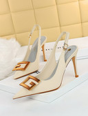 Naiste sandaalide terava otsaga metallpandlaga mudel