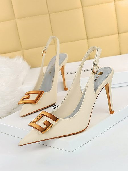 Naiste sandaalide terava otsaga metallpandlaga mudel