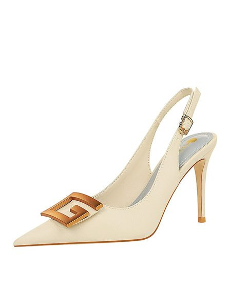 Naiste sandaalide terava otsaga metallpandlaga mudel