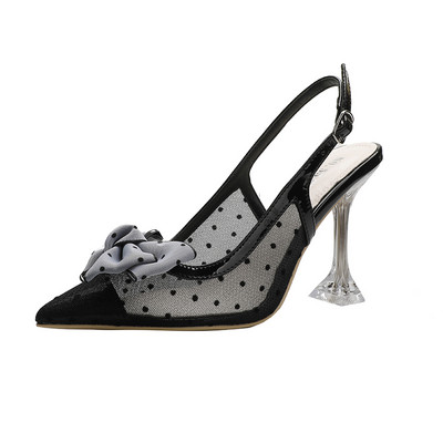 Naiste teravatipulised täppidega ja paelaga kingad