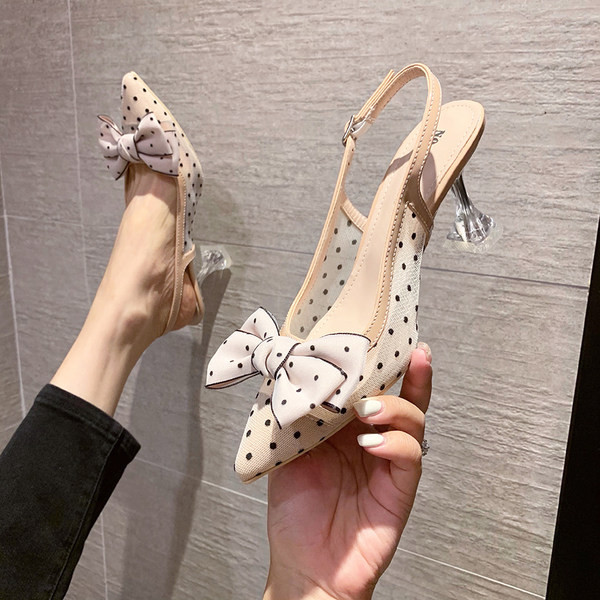 Naiste teravatipulised täppidega ja paelaga kingad