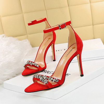 Naiste moodsad kontsa ja kividega sandaalid