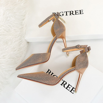 Elegantsed naiste sandaalid elegantse terava efektiga