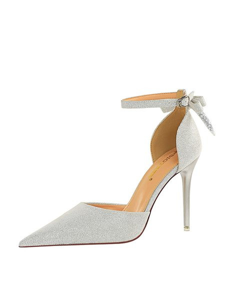 Elegantsed naiste sandaalid elegantse terava efektiga