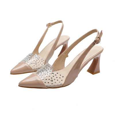 Női szandál kövekkel és pánttal