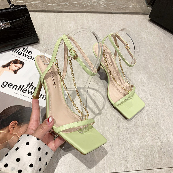 Moodsad ökonahast metallist ketiga sandaalid