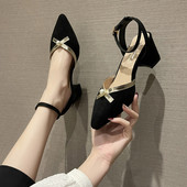 Teritatud naiste sandaalid kandilise kontsa ja pärliga