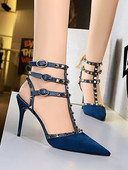 Naiste sandaalide terava otsaga neetidega mudel