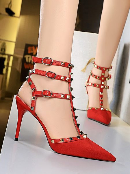 Naiste sandaalide terava otsaga neetidega mudel