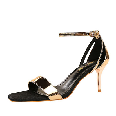 Mitmes värvitoonis rihmaga naiste sandaalide uus mudel