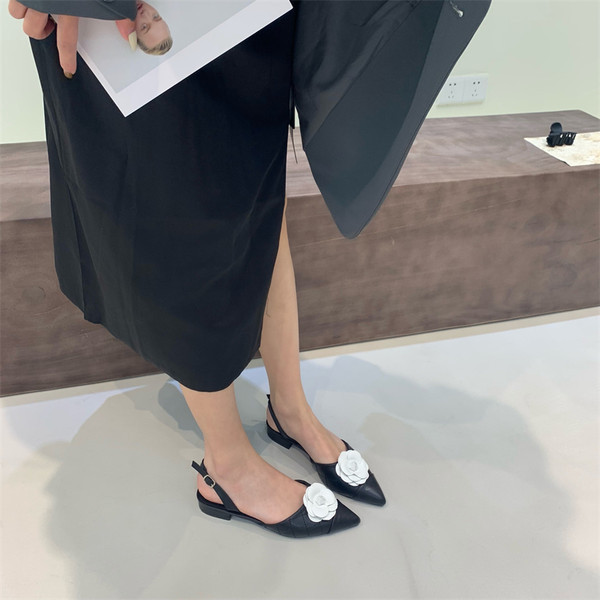 Naiste vabaaja sandaalid 3D lilledega