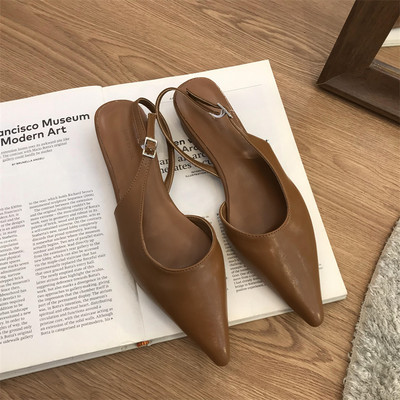 Teritatud ökonahast naiste sandaalide mudel