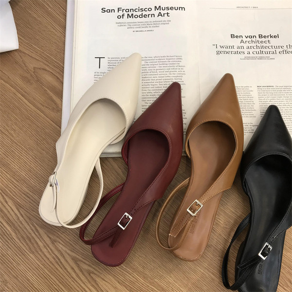 Teritatud ökonahast naiste sandaalide mudel