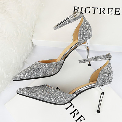 Γυναικεία γυαλιστερά πέδιλα με τακούνι 7,5 cm