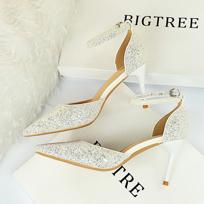 Γυναικεία γυαλιστερά πέδιλα με τακούνι 7,5 cm