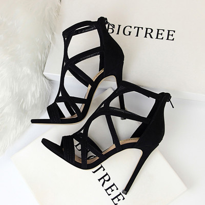 Tõmbluku ja õhukese kontsaga naiste sandaalid