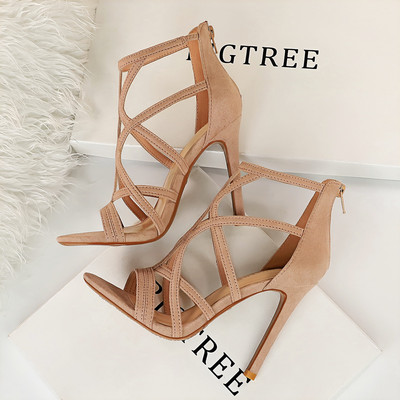 Tõmbluku ja õhukese kontsaga naiste sandaalid