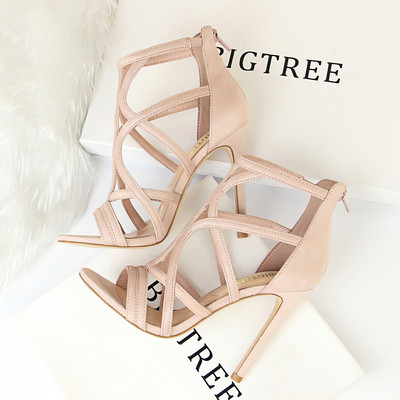 Tõmbluku ja õhukese kontsaga naiste sandaalid