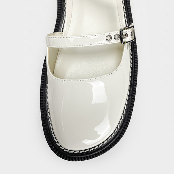 Kahes värvitoonis pandlaga naiste lakknahast sandaalid