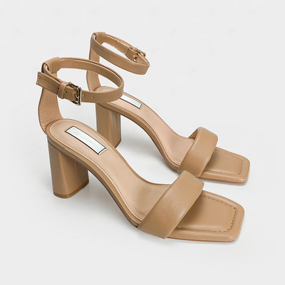 Modern női szandál bokapánttal