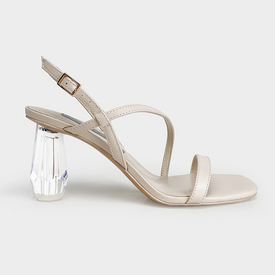 Moodsad nahast rihmade ja läbipaistva kontsaga naiste sandaalid