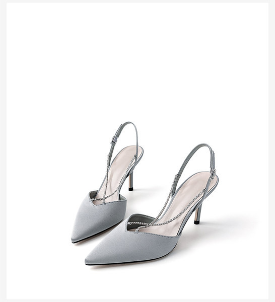 Elegantsed dekoratiivkividega satiinist sandaalid