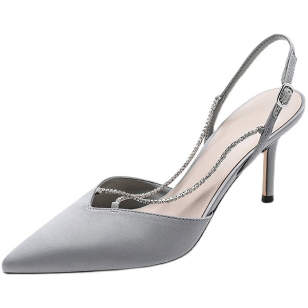 Elegantsed dekoratiivkividega satiinist sandaalid