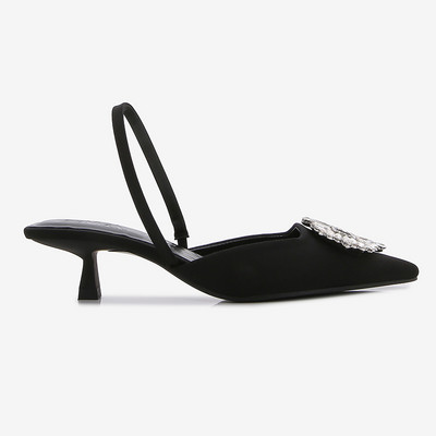 Uue mudeli pandla ja kivikestega sandaalid