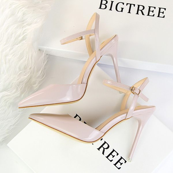 Naiste sandaalid kontsaga 10,5 cm