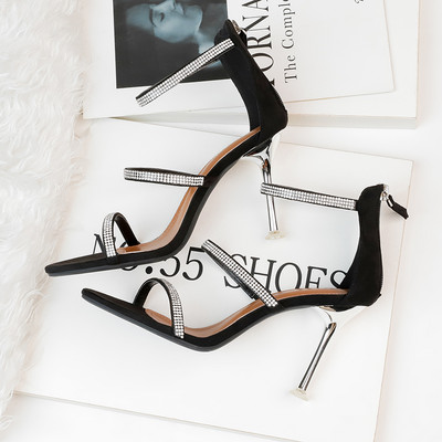 Elegáns magassarkú szandál díszkövekkel