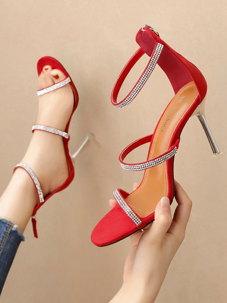 Elegáns magassarkú szandál díszkövekkel