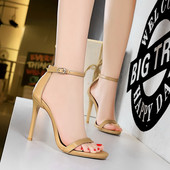 Női bőr szandál és 10 cm vékony sarok