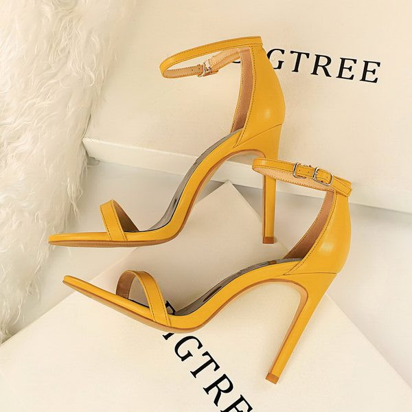 Női bőr szandál és 10 cm vékony sarok