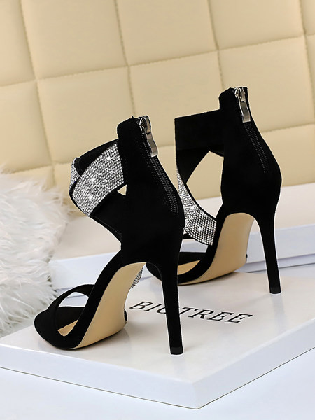 Uus mudel kividega ja lukuga sandaalid