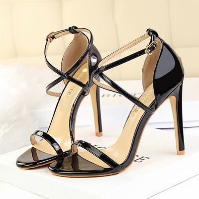 Γυναικεία πέδιλα με χιαστί λουράκια και τακούνι 10 cm