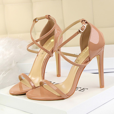 Γυναικεία πέδιλα με χιαστί λουράκια και τακούνι 10 cm