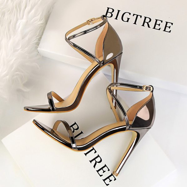 Elegantsed rihmadega naiste sandaalid ja 11 cm või 8 cm kõrge kontsaga