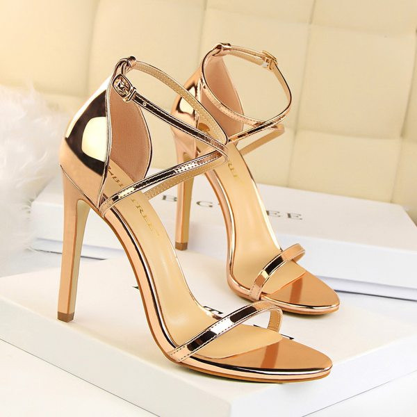 Elegantsed rihmadega naiste sandaalid ja 11 cm või 8 cm kõrge kontsaga