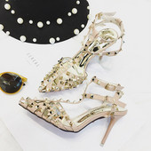 Moodsad naiste terava otsaga sandaalid metallist kabe ja 9,5 cm kontsaga