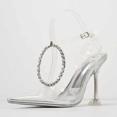 Elegáns női szilikon szandál fém elemmel