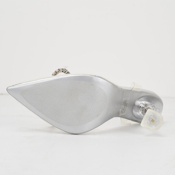 Elegáns női szilikon szandál fém elemmel