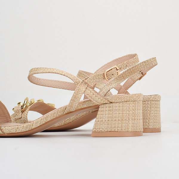 Kuldse ketiga vabaaja naiste sandaalid