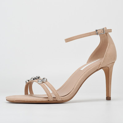 Elegantsed kivikestega peenikeste rihmadega naiste sandaalid